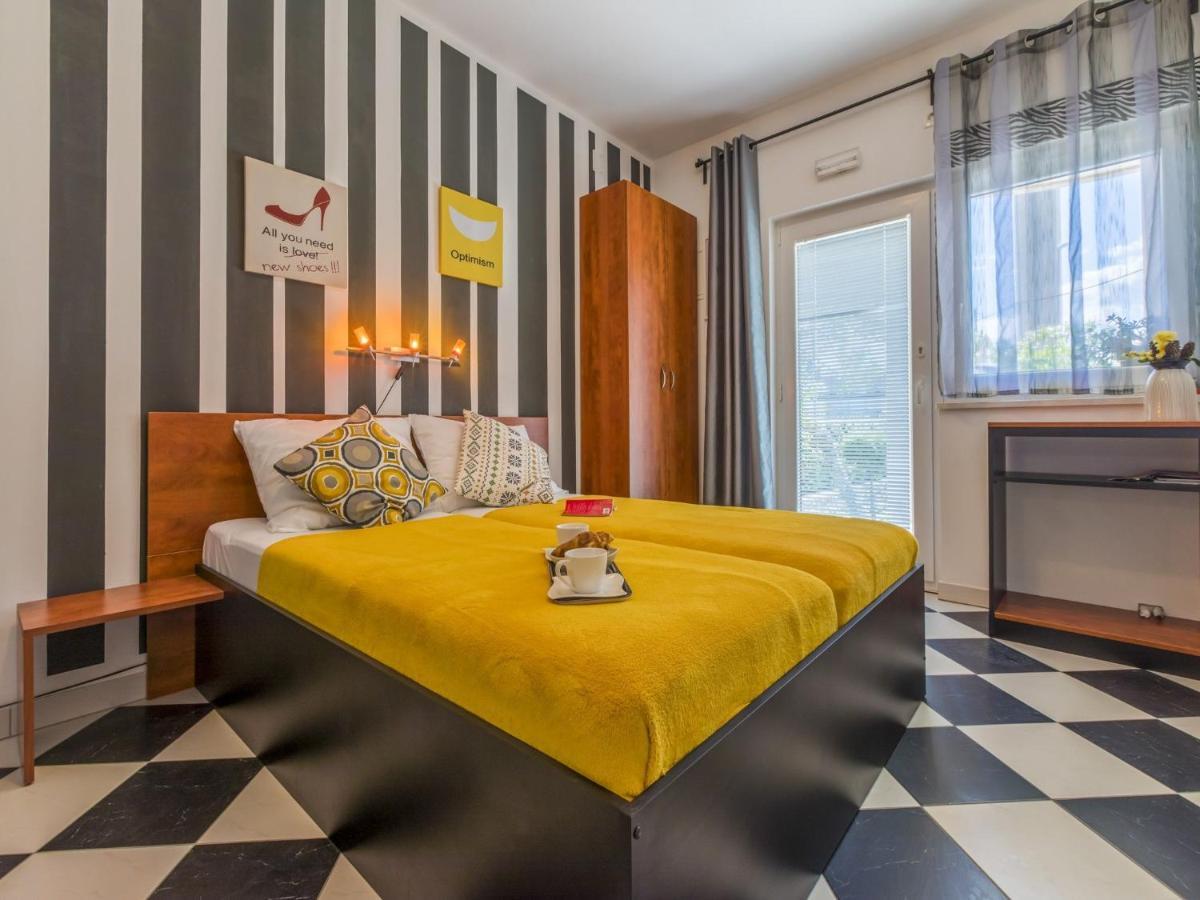 Apartments Rabbit Цриквениця Екстер'єр фото