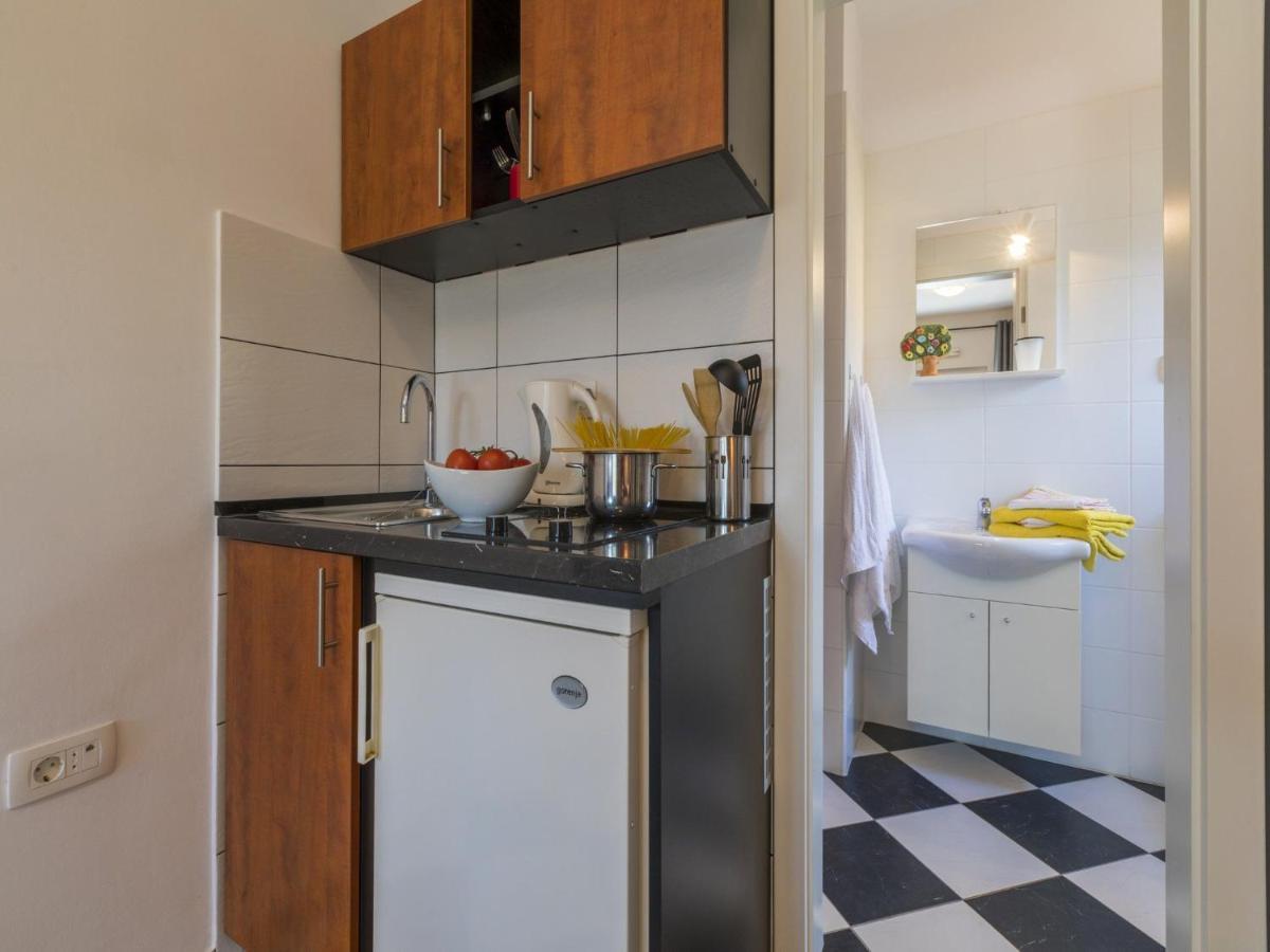Apartments Rabbit Цриквениця Екстер'єр фото