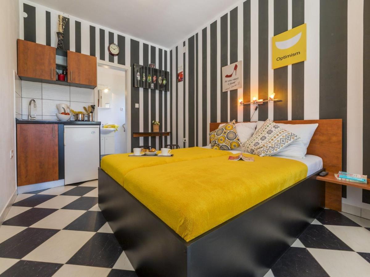 Apartments Rabbit Цриквениця Екстер'єр фото